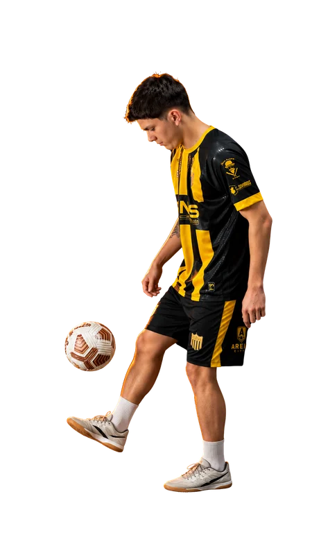 Atleta com o kit Linha Pro+ preto e amarelo